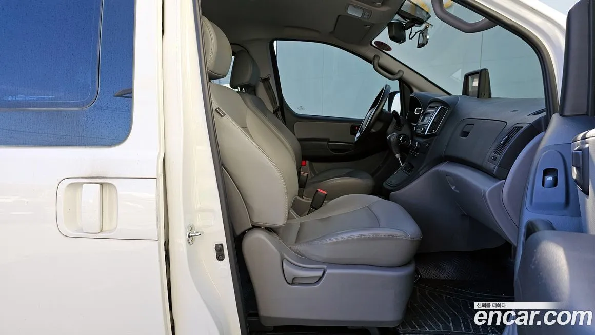 Hyundai Starex — фото 10
