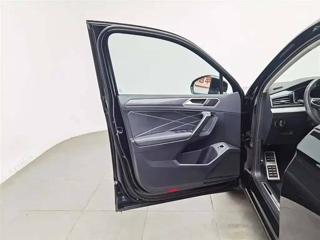 Volkswagen Tiguan L 2022 из CN, фото 8
