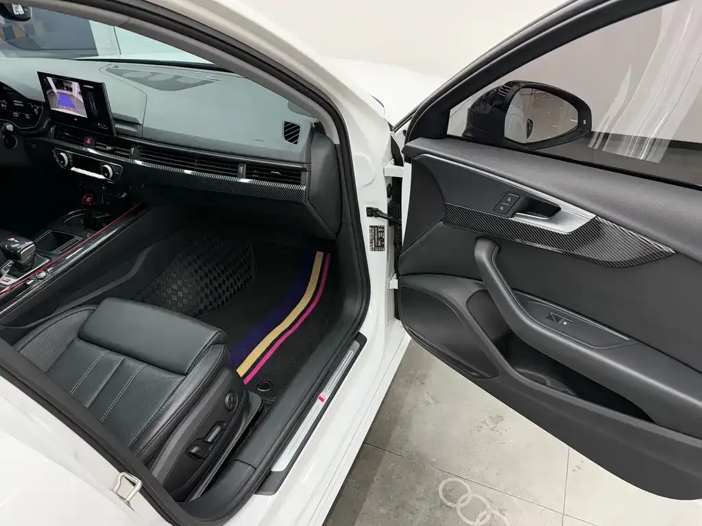 Audi A4L 2022 из CN, фото 10