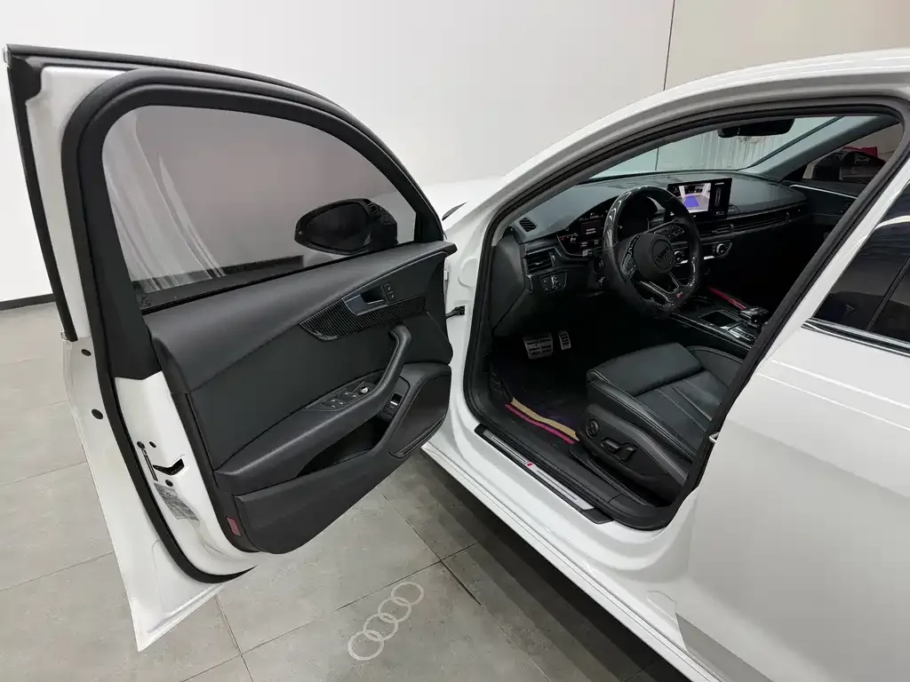 Audi A4L 2022 из CN, фото 8