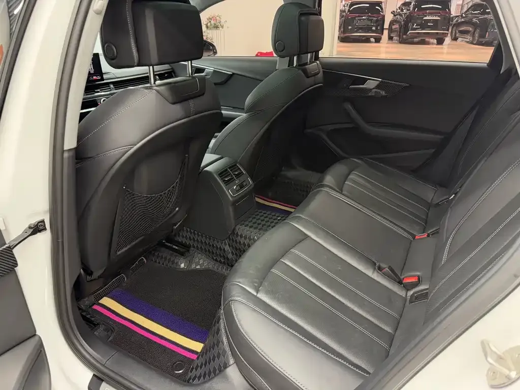Audi A4L 2022 из CN, фото 5
