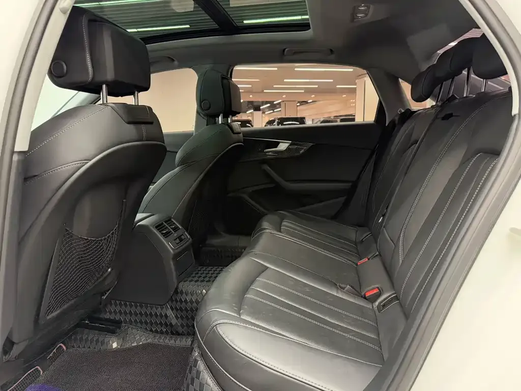 Audi A4L 2022 из CN, фото 9