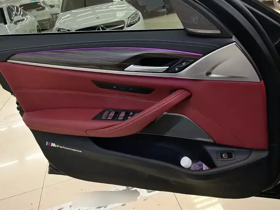 BMW 5 Series 2022 из CN, фото 6