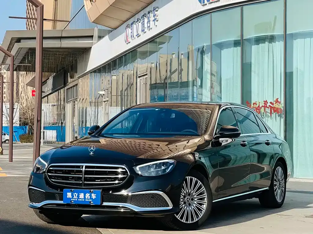 Mercedes-Benz E-Class — фото 1