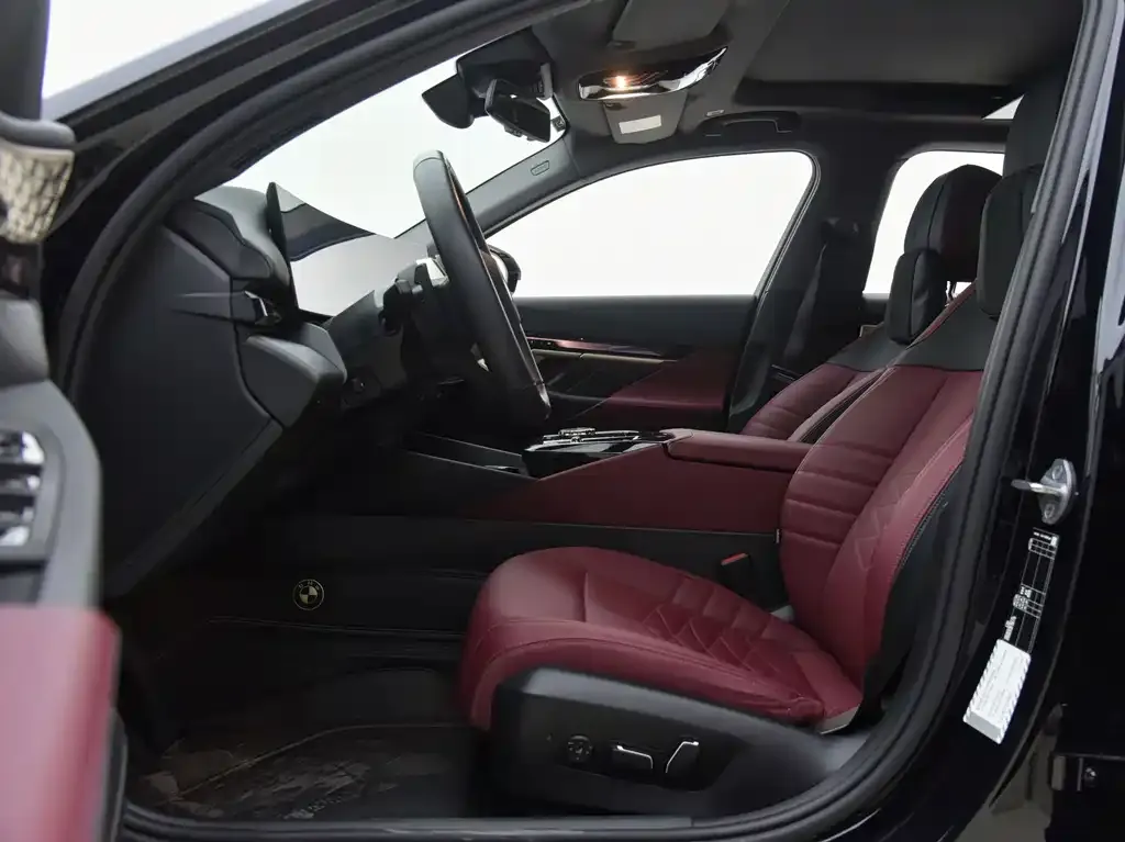 BMW 5 Series 2025 из CN, фото 2