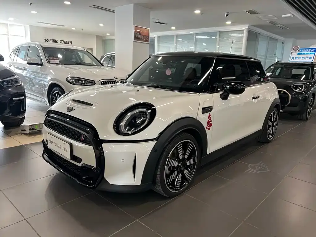 MINI Cooper (3-door) 2024 из CN, фото 1
