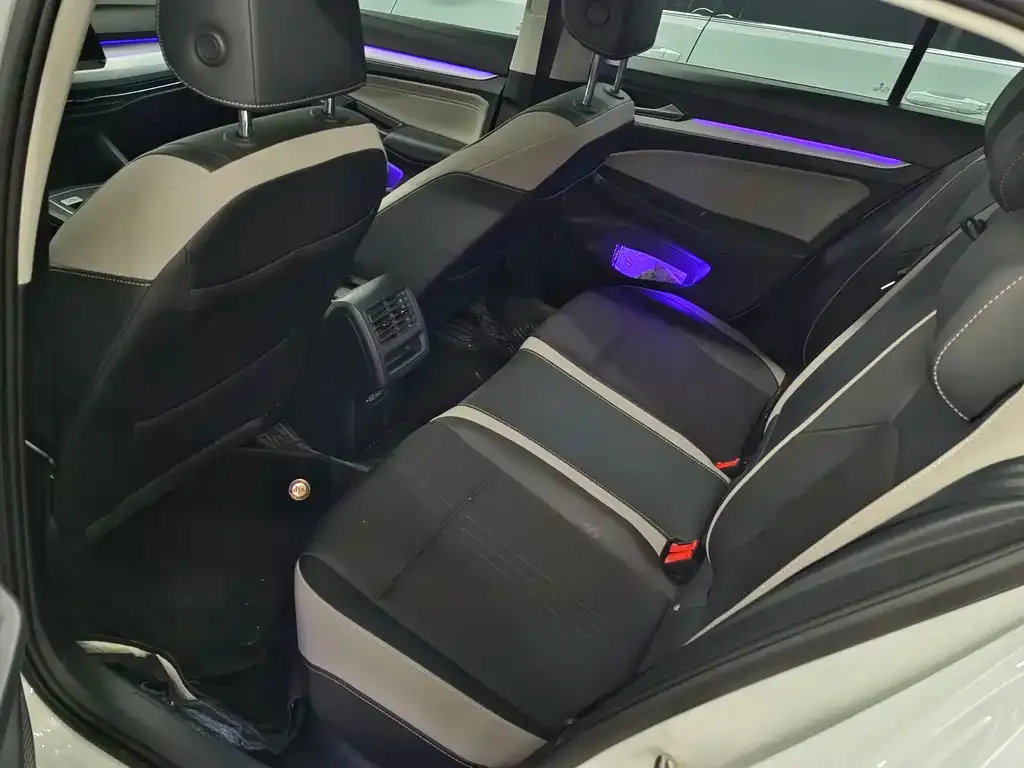 Volkswagen Golf 2022 из CN, фото 7