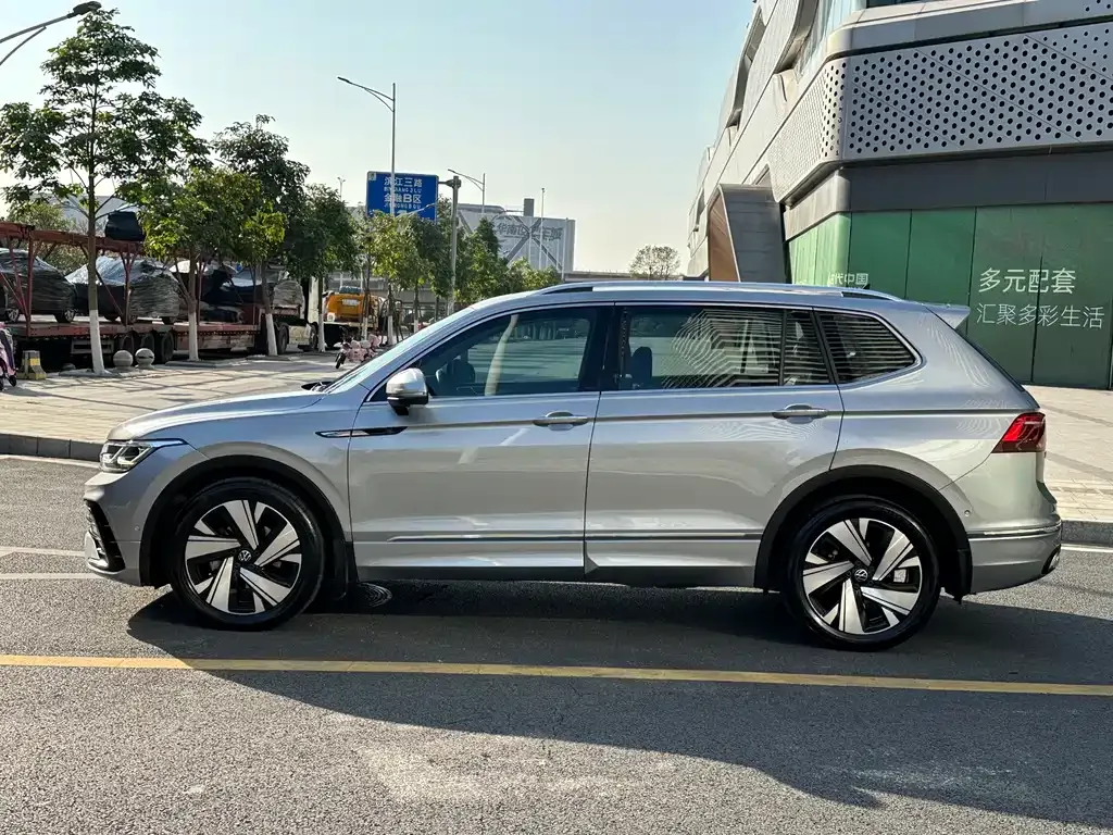 Volkswagen Tiguan L 2023 из CN, фото 6