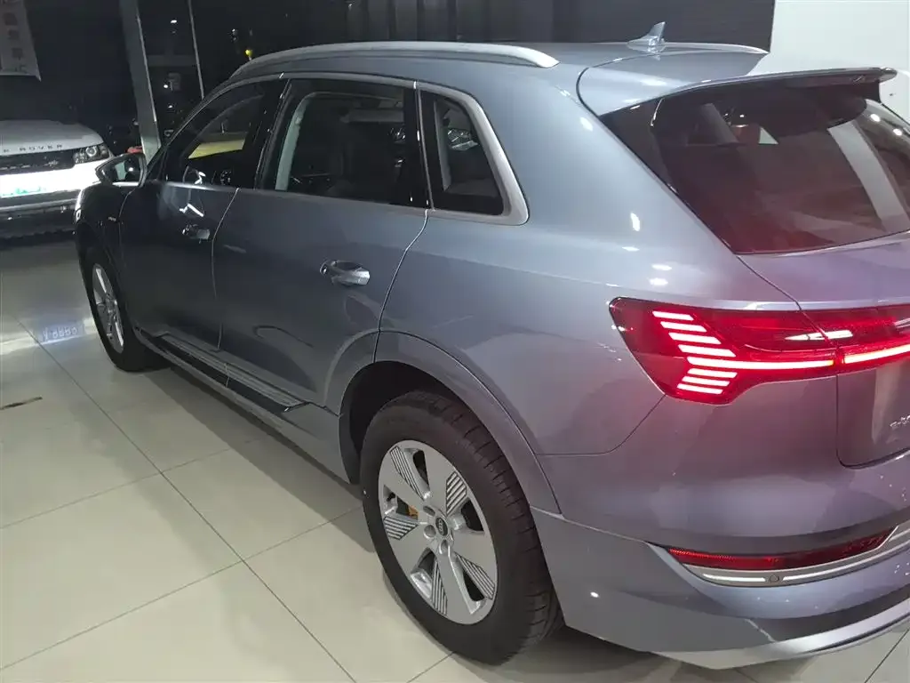 Audi e-tron 2025 из CN, фото 3