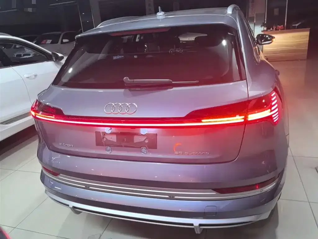 Audi e-tron 2025 из CN, фото 10