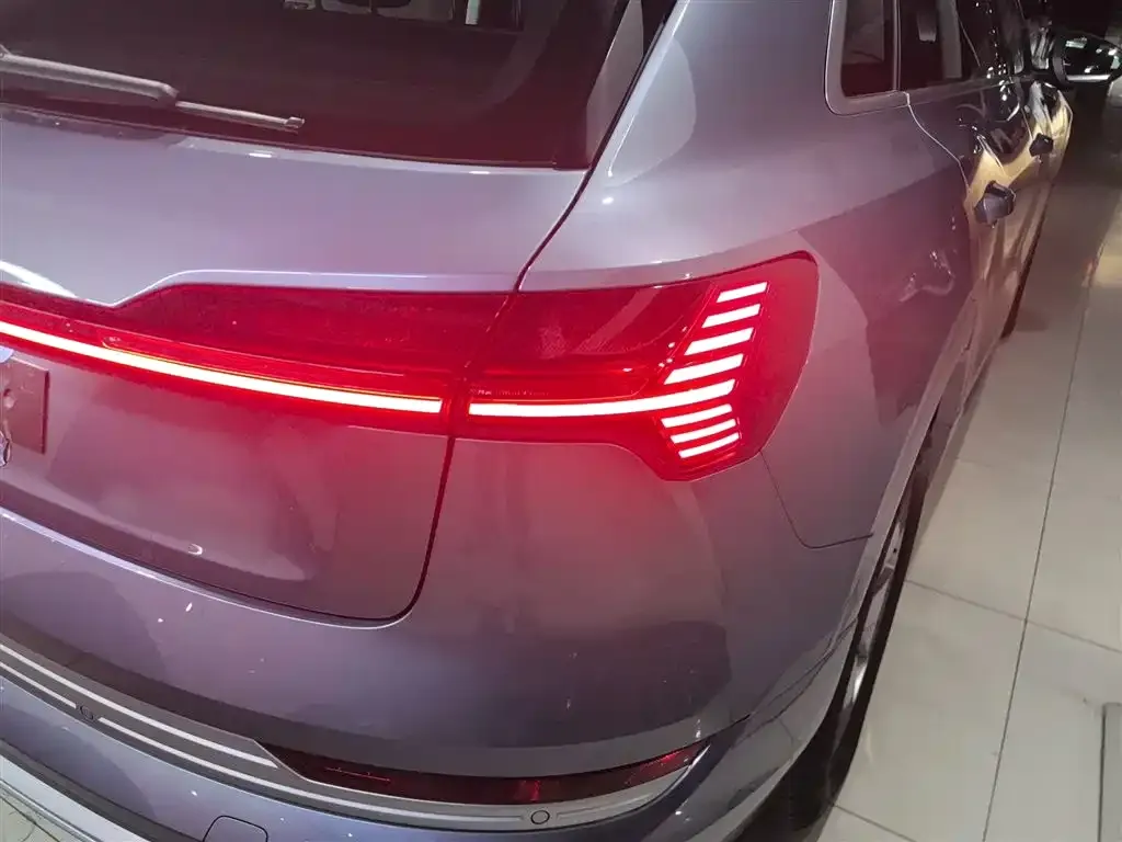 Audi e-tron 2025 из CN, фото 2