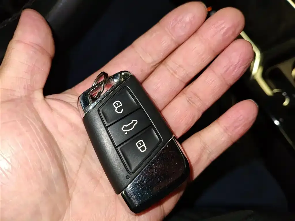 Volkswagen Passat 2023 из CN, фото 7
