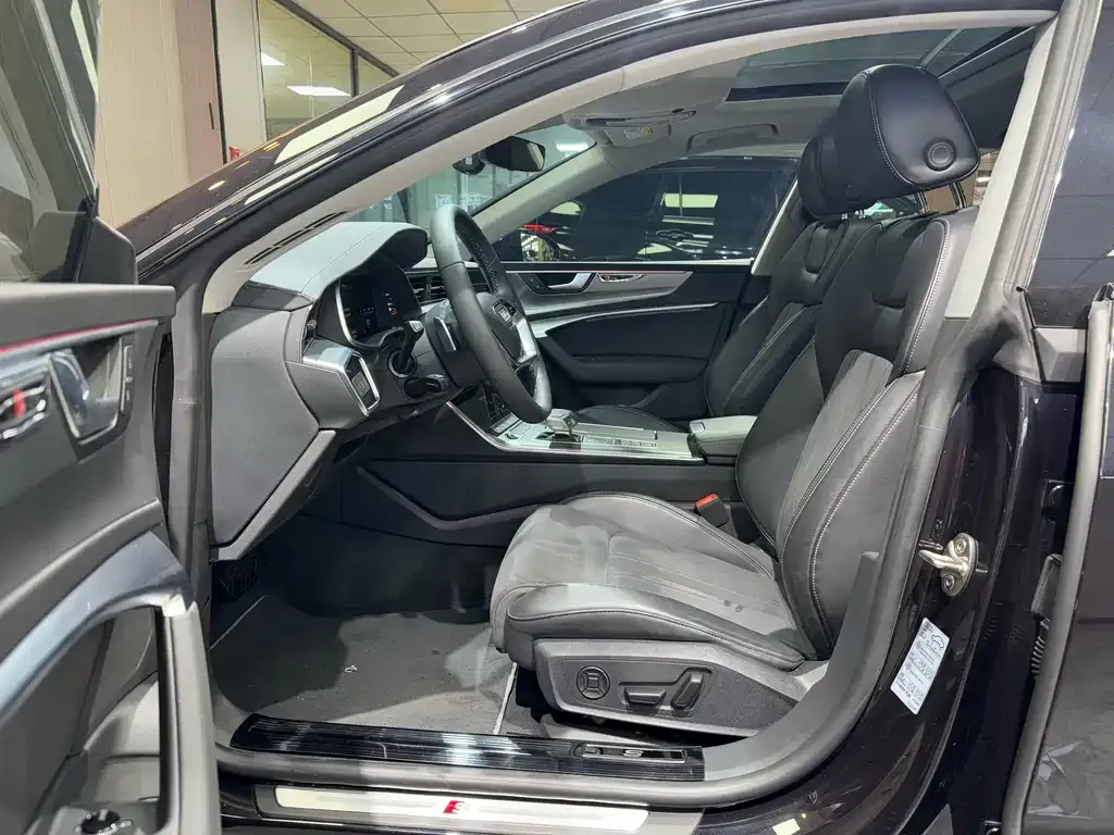 Audi A7L 2024 из CN, фото 3