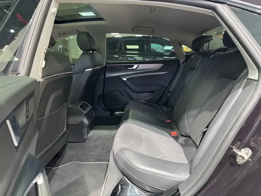 Audi A7L 2024 из CN, фото 2