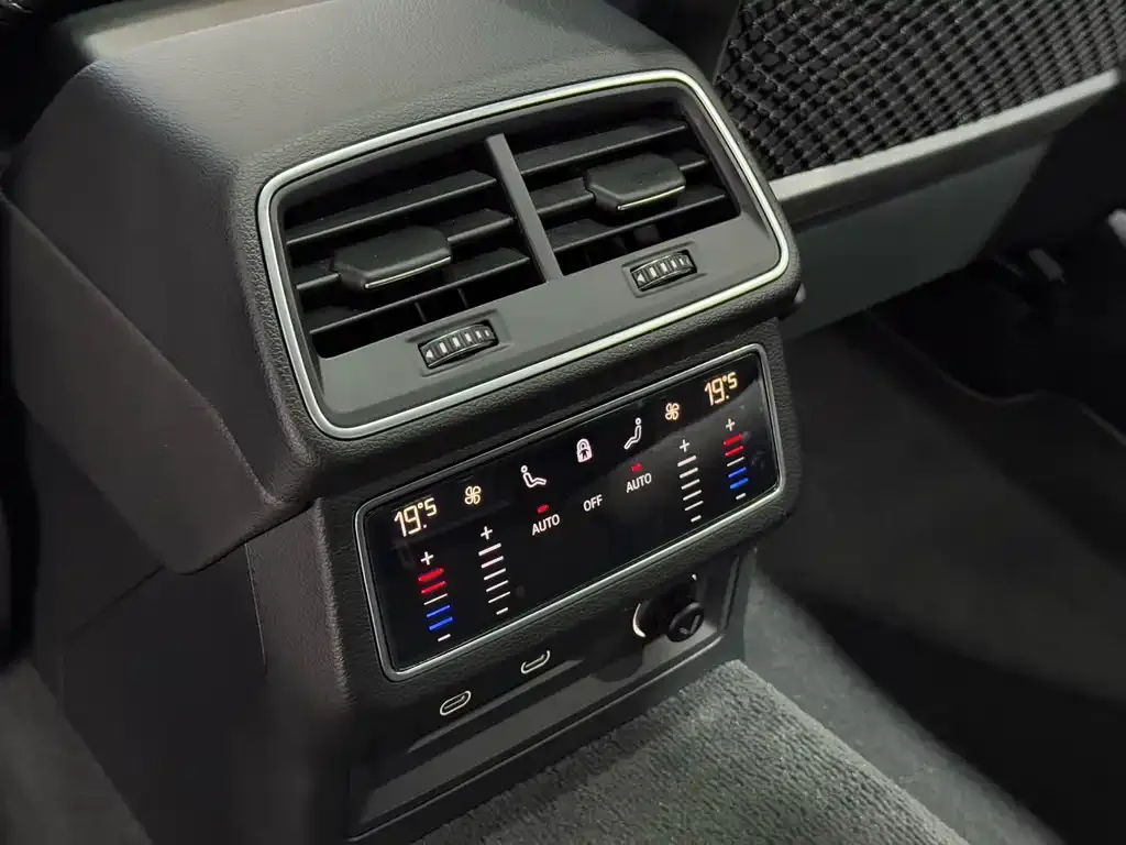 Audi A7L 2024 из CN, фото 4