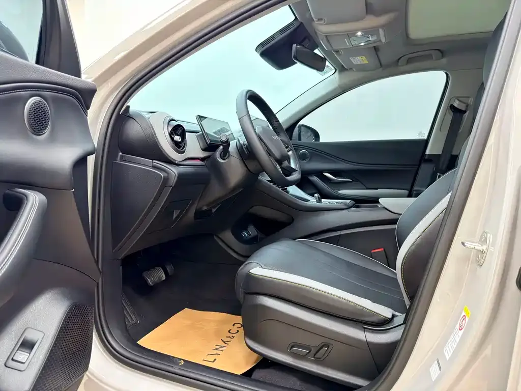 BYD Seal 05 DM-i — фото 6