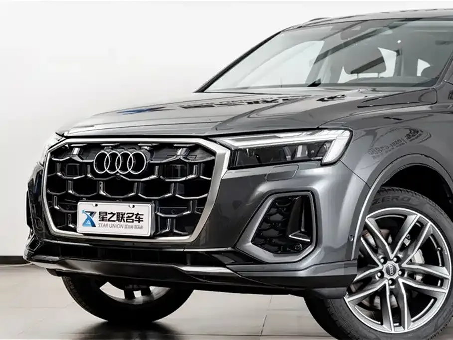 Audi Q7 2024 из CN, фото 2