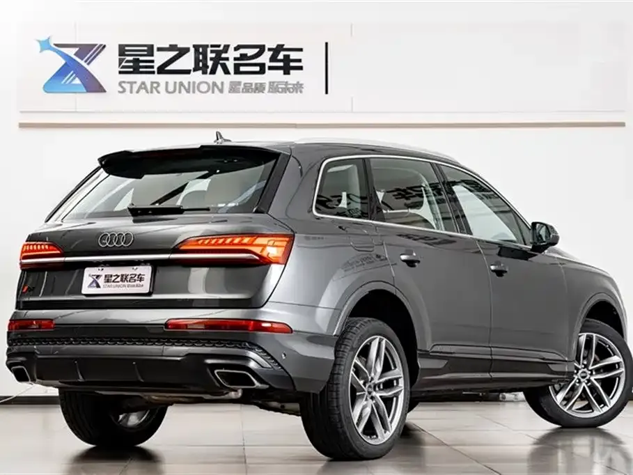 Audi Q7 2024 из CN, фото 6