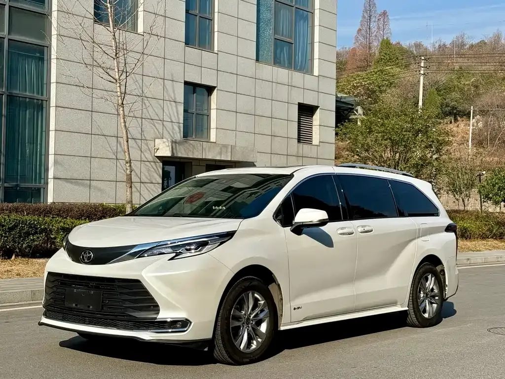 Toyota Sienna 2024 из CN, фото 1