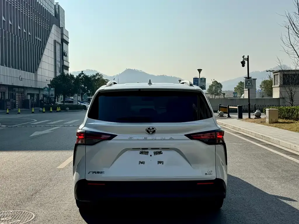 Toyota Sienna 2024 из CN, фото 6