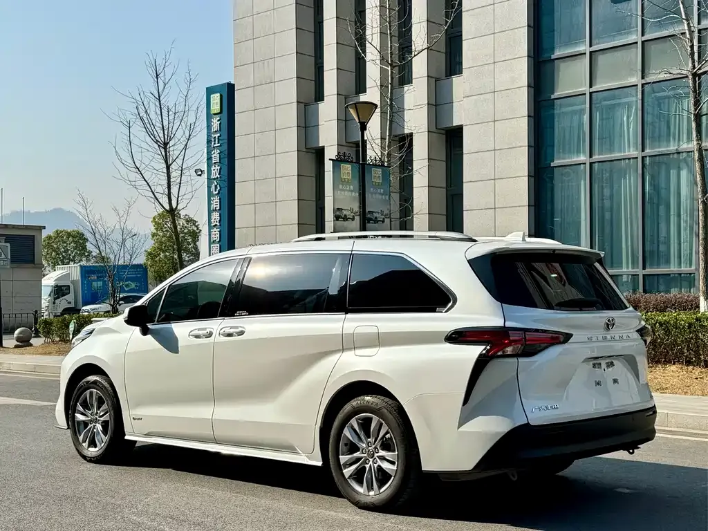 Toyota Sienna 2024 из CN, фото 3