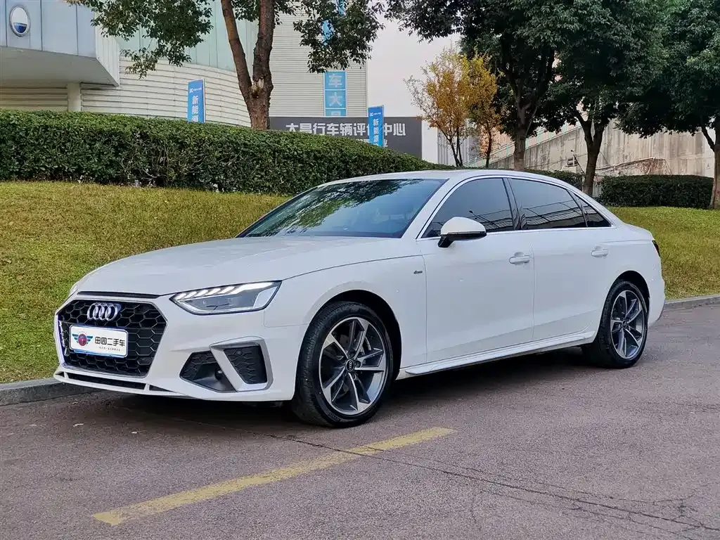 Audi A4L 2023 из CN, фото 1