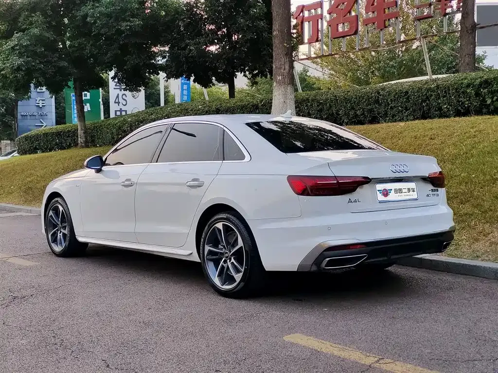 Audi A4L 2023 из CN, фото 5