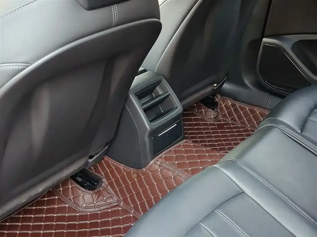 Audi A4L 2023 из CN, фото 4
