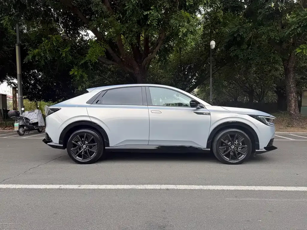 Honda e:NP2 2024 из CN, фото 5