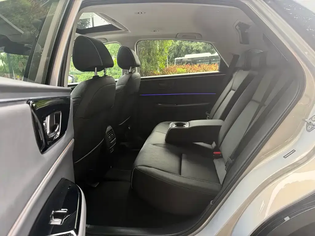 Honda e:NP2 2024 из CN, фото 3