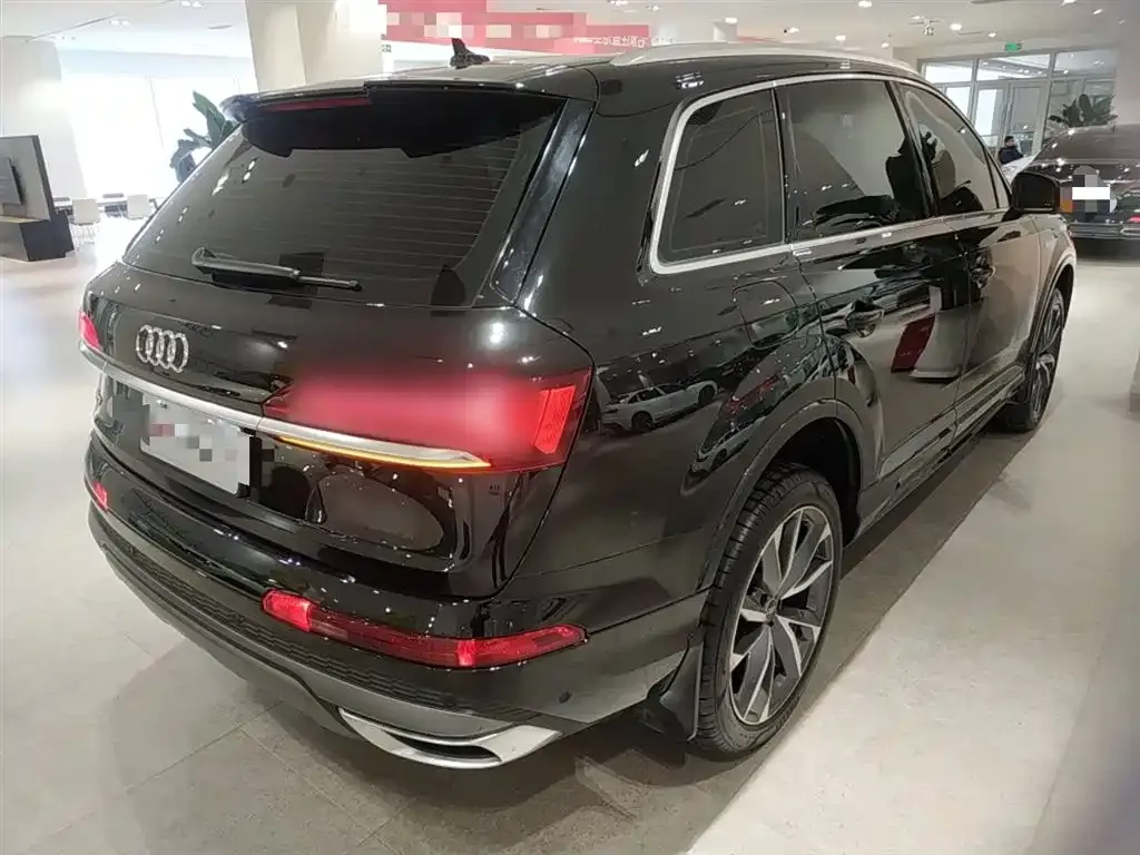 Audi Q7 2023 из CN, фото 5
