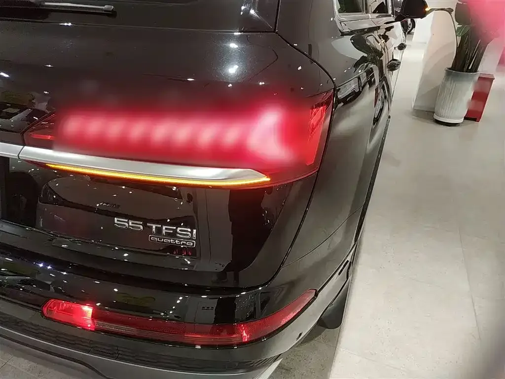 Audi Q7 2023 из CN, фото 10
