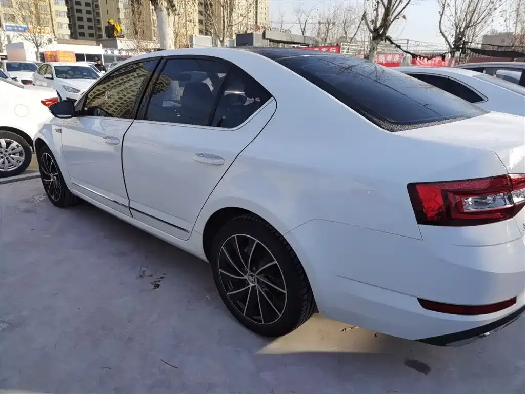 Skoda Octavia — фото 9