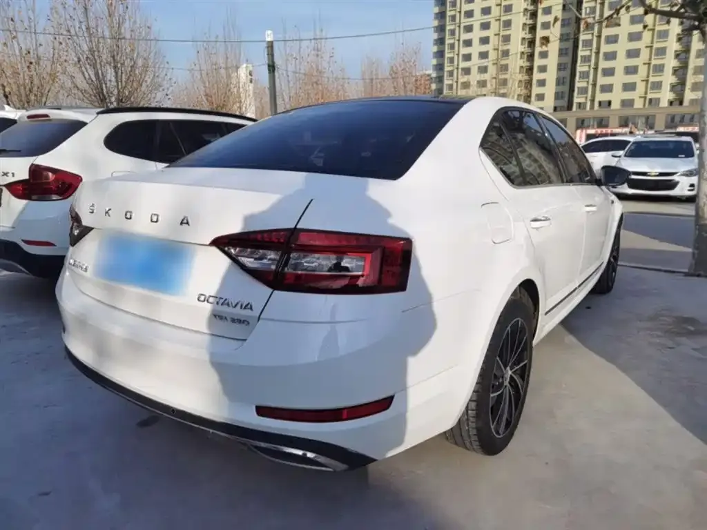 Skoda Octavia — фото 3