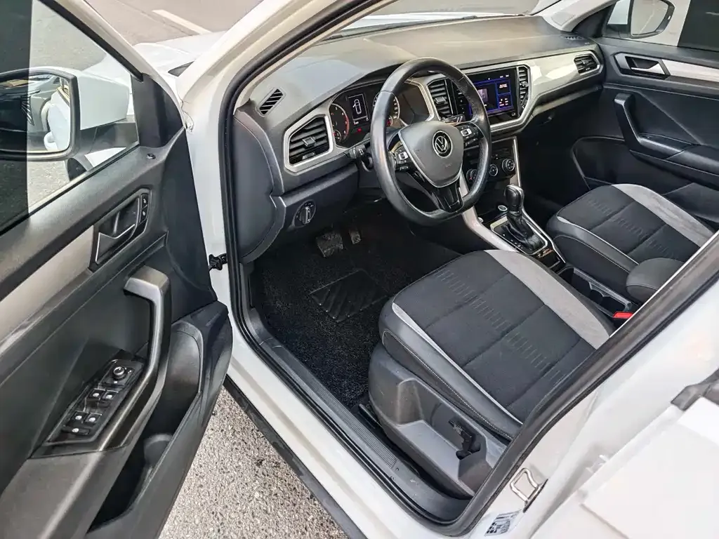Volkswagen T-Roc 2023 из CN, фото 5