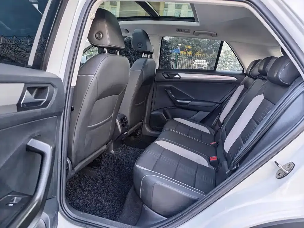 Volkswagen T-Roc 2023 из CN, фото 3