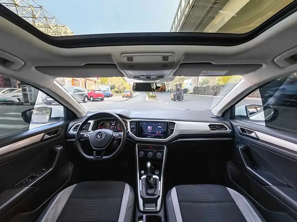 Volkswagen T-Roc 2023 из CN, фото 4