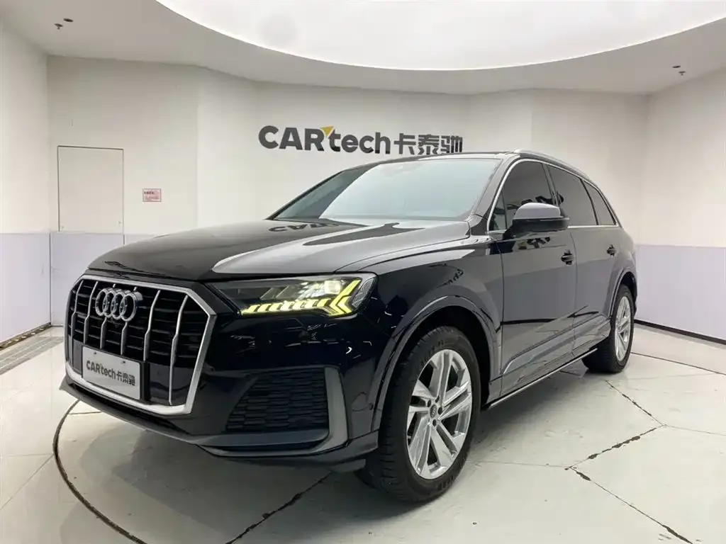 Audi Q7 — фото 1