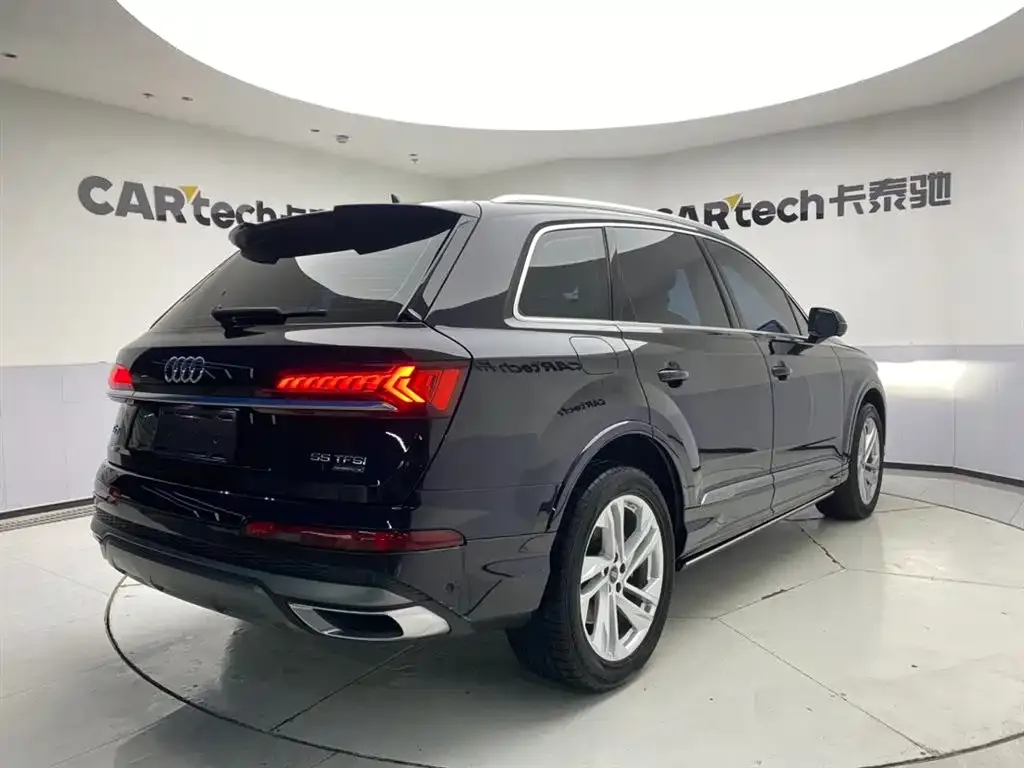 Audi Q7 — фото 10