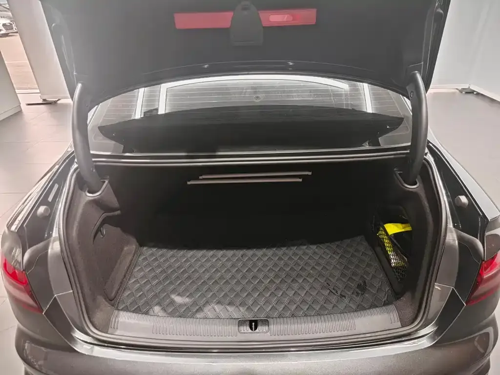 Audi A4L 2023 из CN, фото 7