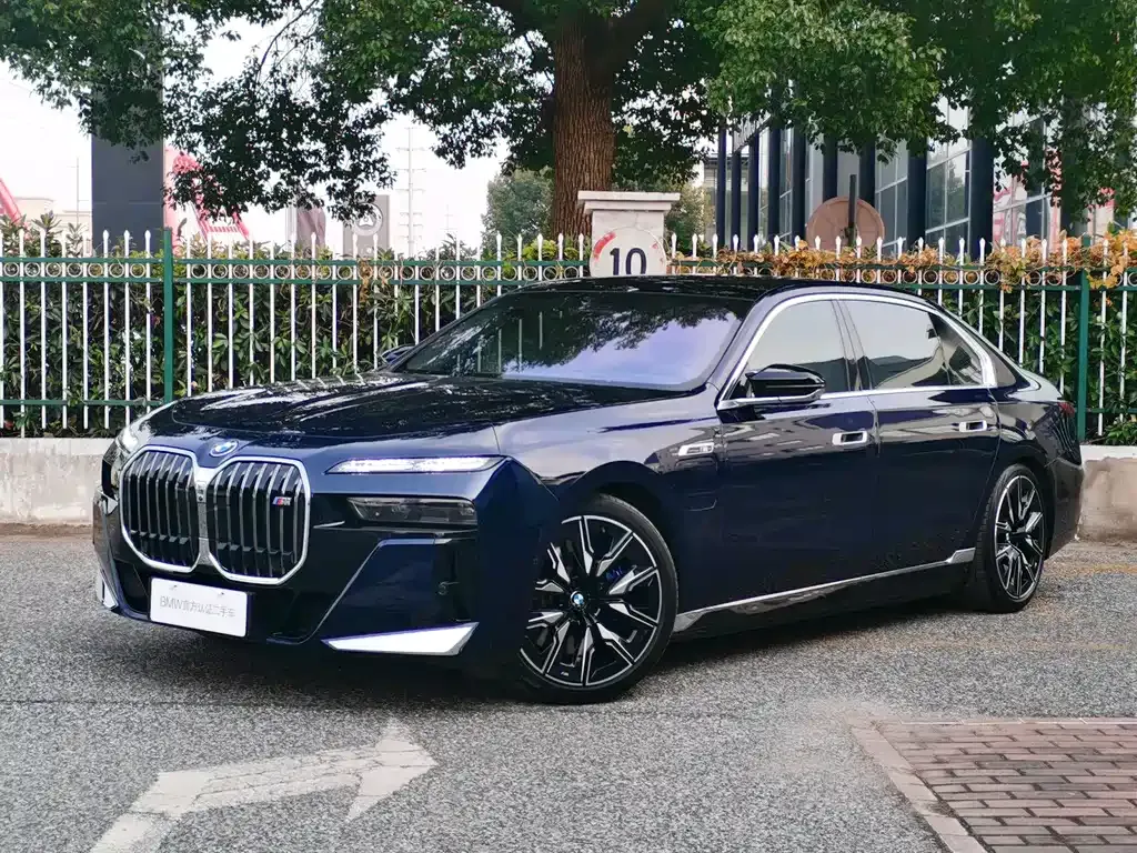 BMW M760Le 2025 из CN, фото 1