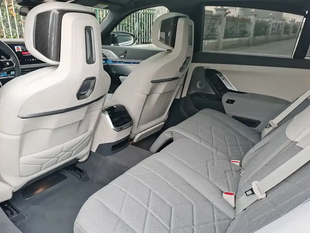 BMW M760Le 2025 из CN, фото 4