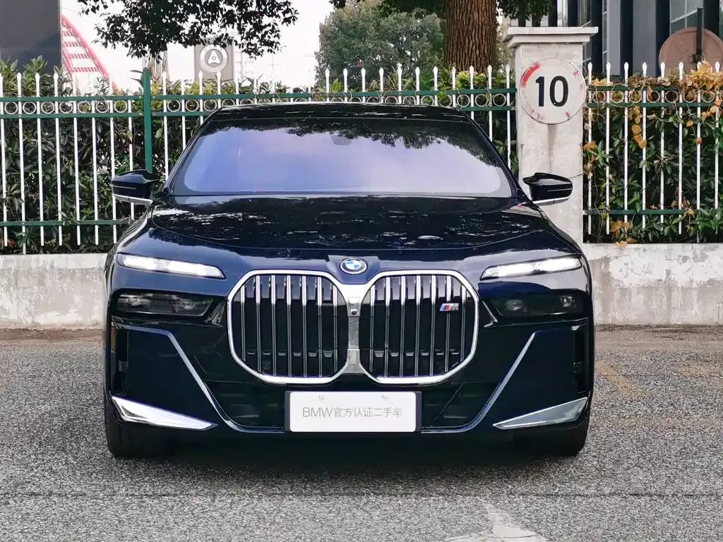 BMW M760Le 2025 из CN, фото 2