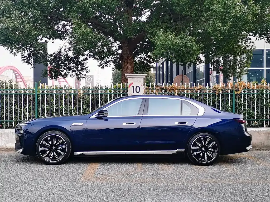 BMW M760Le 2025 из CN, фото 3