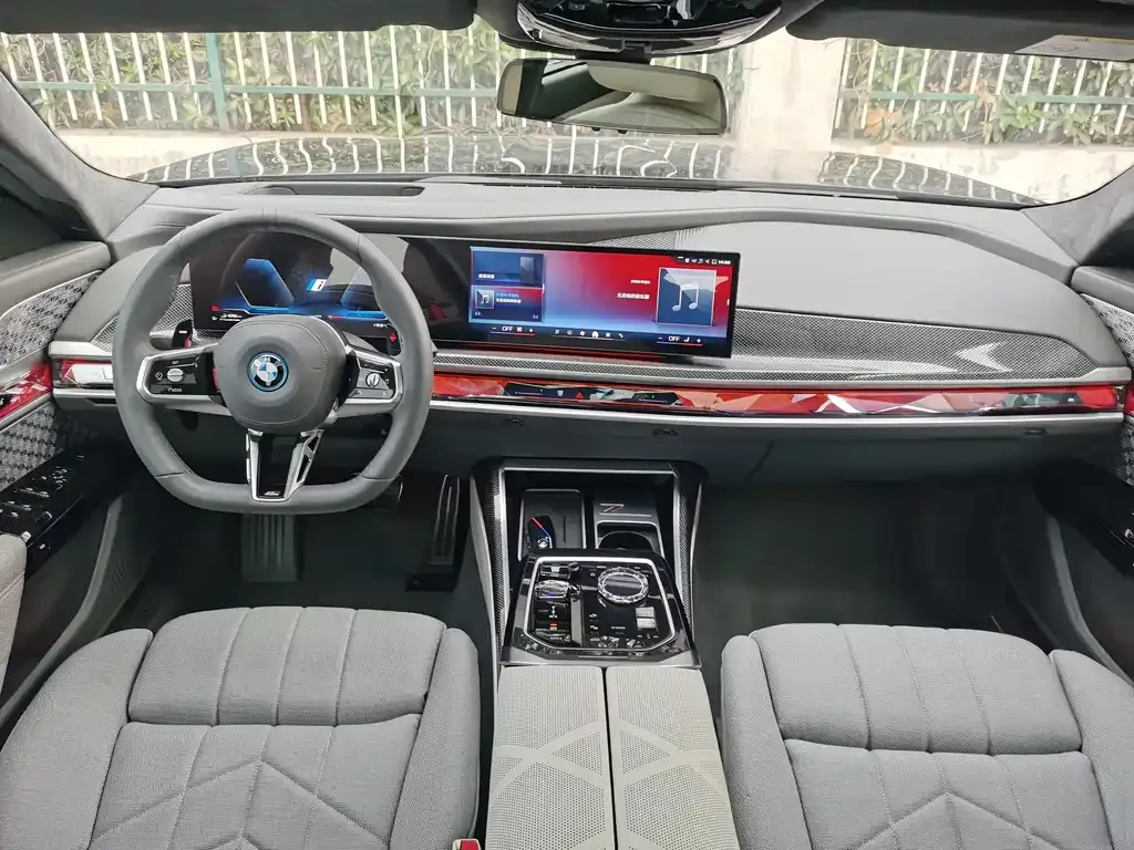 BMW M760Le 2025 из CN, фото 6