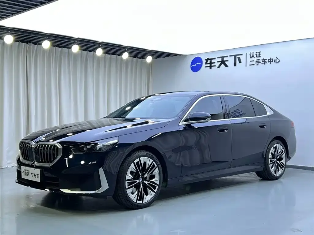 BMW 5 Series — фото 1