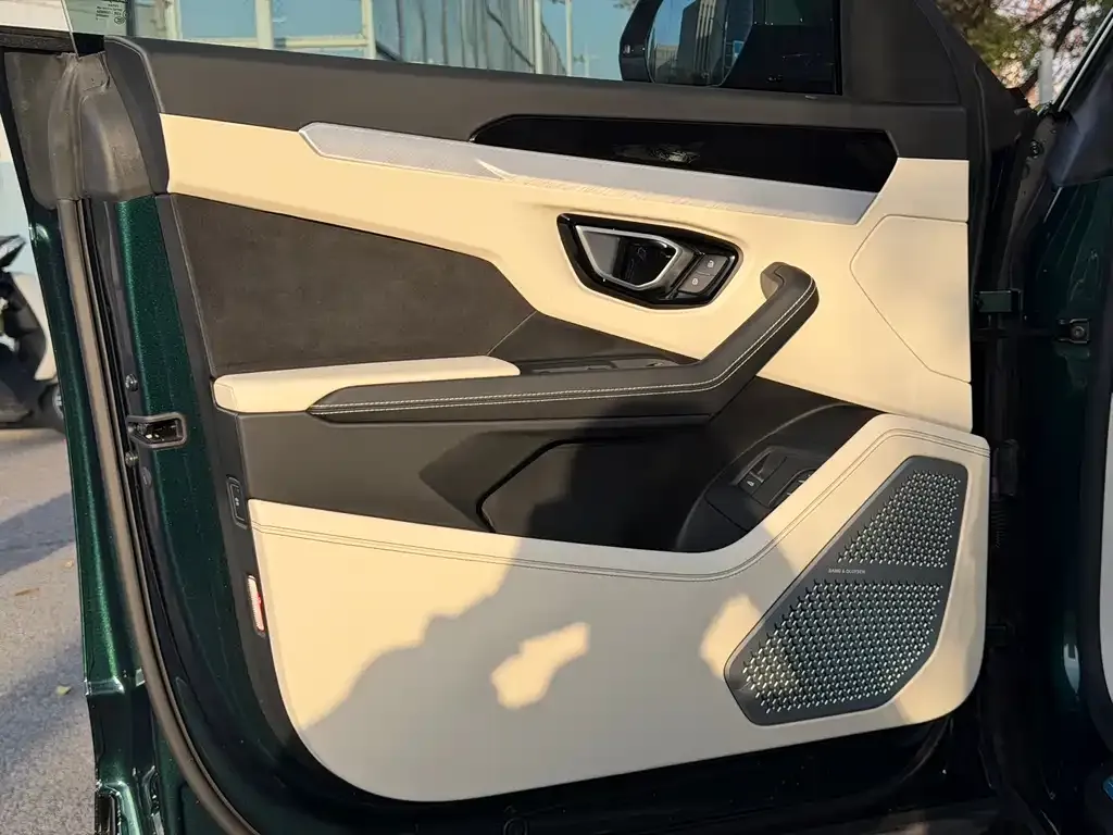 Lamborghini Urus — фото 2
