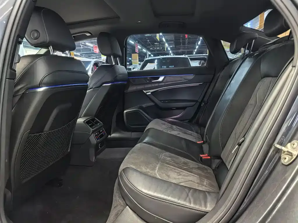 Audi A6L 2022 из CN, фото 10