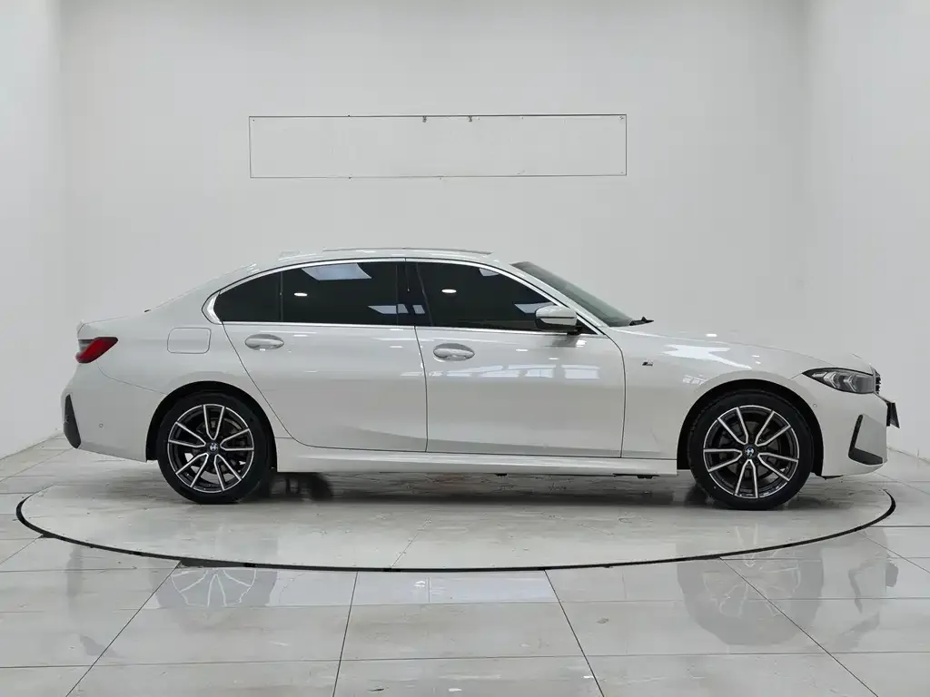 BMW 3 Series 2023 из CN, фото 6