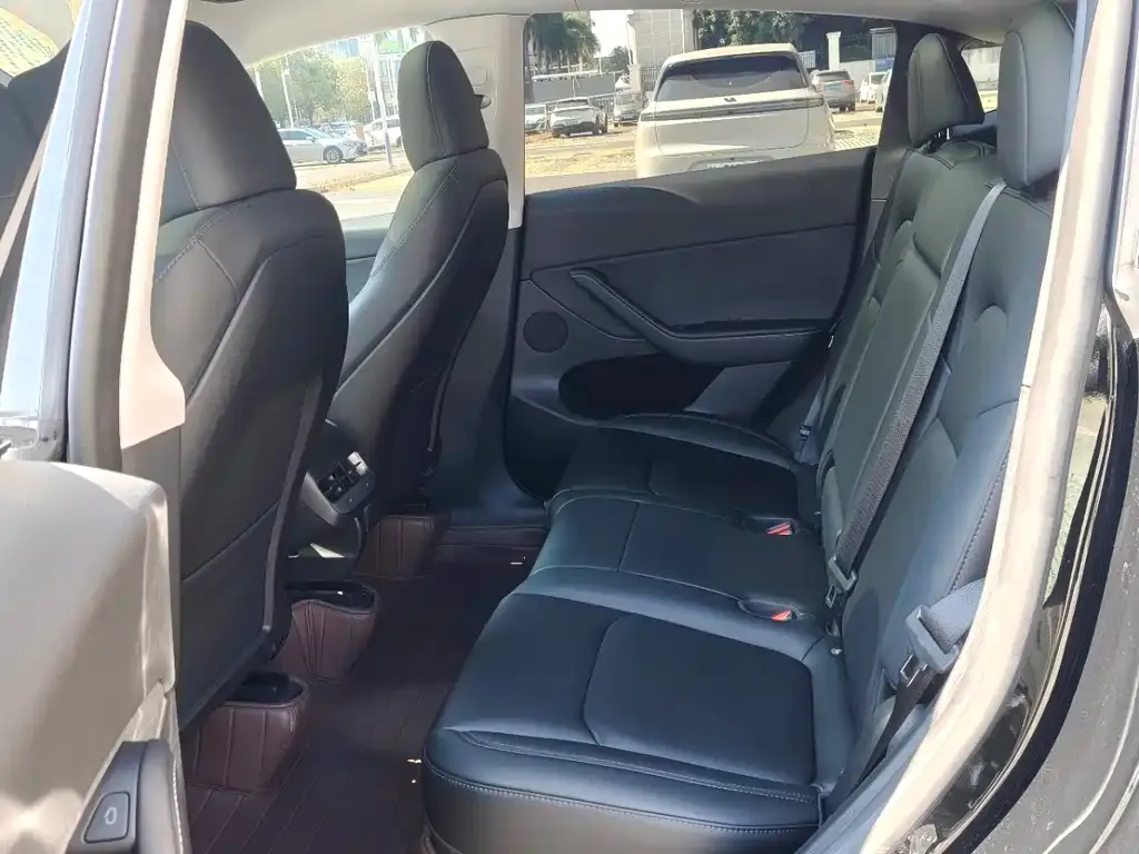 Tesla Model Y 2023 из CN, фото 2